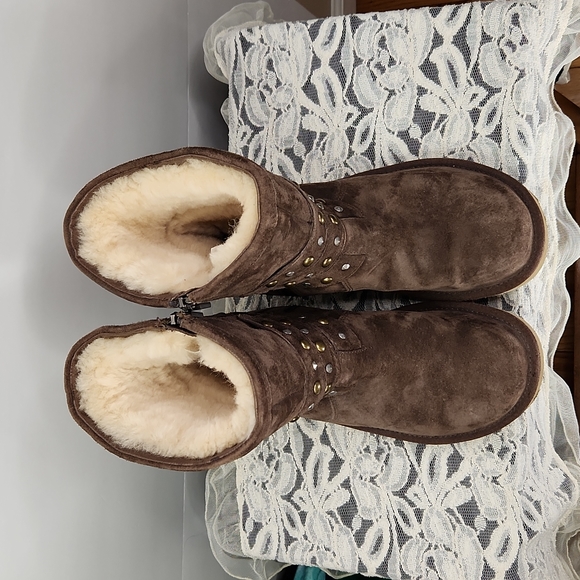 UGG Brown Boots - Picture 1 of 14